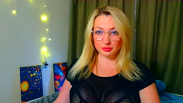 Snapshot of Mila5361 chatting on October 17, 2025, 11:02 am Mila5361 online show from October 17, 2025, 11:02 am