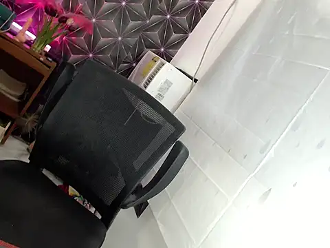 Hot chely online show from October 24, 2025, 10:39 pm