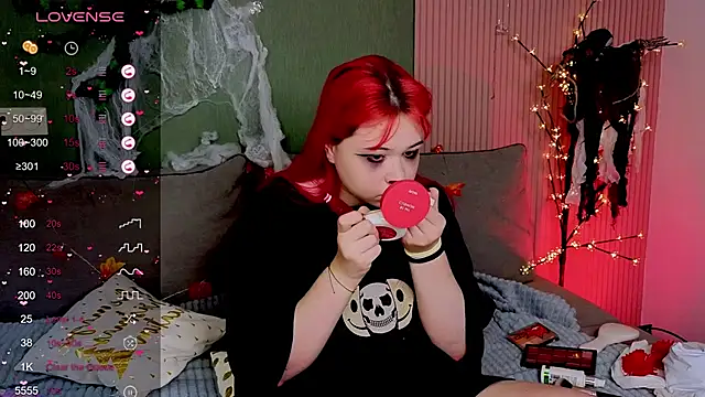 Snapshot of Klee_Love chatting on October 31, 2025, 4:35 am Klee Love online show from October 31, 2025, 4:35 am