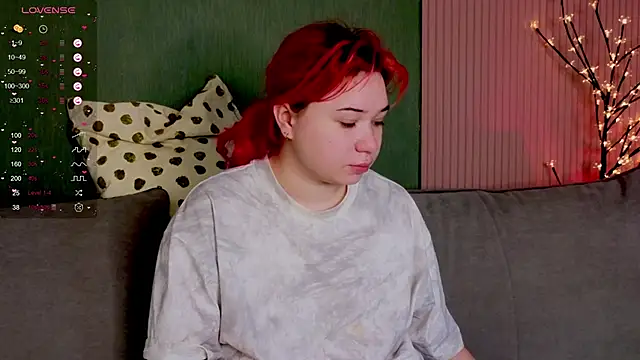 Snapshot of Klee_Love chatting on November 15, 2025, 4:21 am Klee Love online show from November 15, 2025, 4:21 am