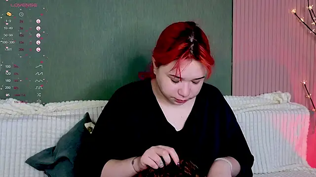 Snapshot of Klee_Love chatting on November 16, 2025, 4:18 am Klee Love online show from November 16, 2025, 4:18 am