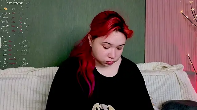 Snapshot of Klee_Love chatting on November 18, 2025, 5:34 am Klee Love online show from November 18, 2025, 5:34 am