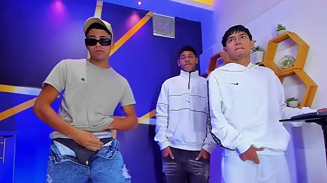 Play boys Hot2 online show from October 5, 2025, 12:25 pm