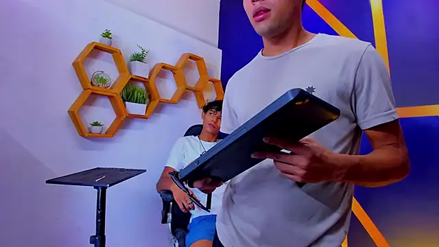 Play boys Hot2 online show from October 15, 2025, 12:38 pm