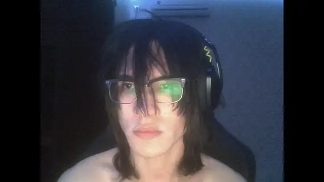 Snapshot of ravenscythe_ chatting on October 4, 2025, 11:47 pm ravenscythe online show from October 4, 2025, 11:47 pm