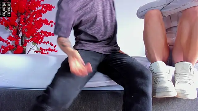 Snapshot of 2_fire chatting on November 4, 2025, 7:57 pm 2 fire online show from November 4, 2025, 7:57 pm