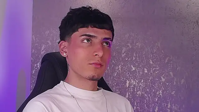 MateoMitchell online show from December 3, 2025, 5:04 am