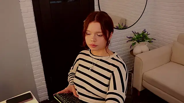 Snapshot of Sarah_babyyy chatting on October 6, 2025, 10:56 am Sarah babyyy online show from October 6, 2025, 10:56 am