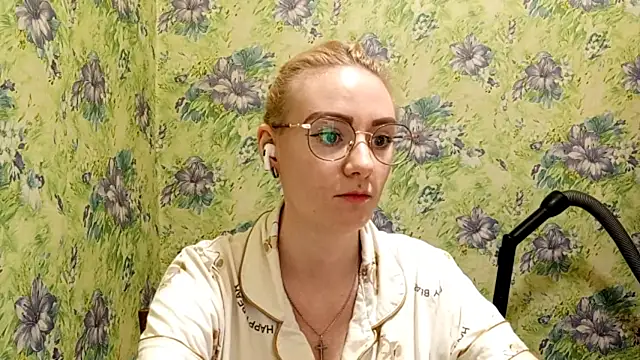  SwimmyGrl  online show from December 3, 2025, 9:07 am