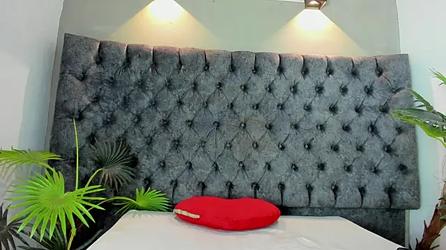 COMPTON 01 online show from November 27, 2025, 4:03 am