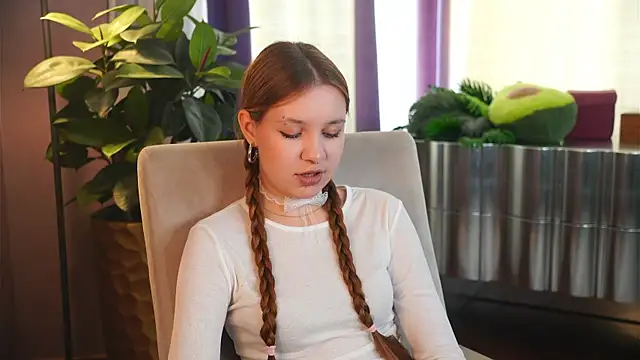 MarindaRuud online show from October 6, 2025, 11:18 am