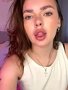 Snapshot of JenniferLouns chatting on November 11, 2025, 10:15 am JenniferLouns online show from November 11, 2025, 10:15 am