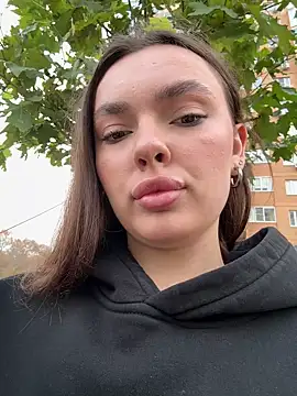 Snapshot of JenniferLouns chatting on November 12, 2025, 11:21 am JenniferLouns online show from November 12, 2025, 11:21 am