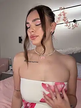 Snapshot of JenniferLouns chatting on November 14, 2025, 12:15 pm JenniferLouns online show from November 14, 2025, 12:15 pm