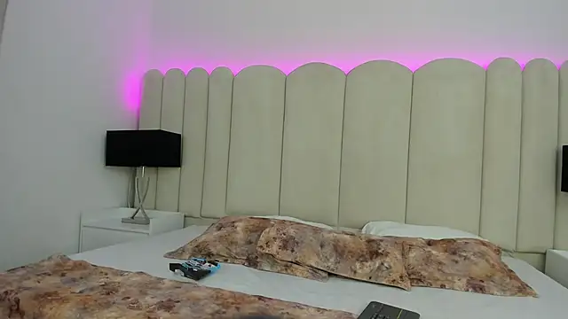 Snapshot of Alanha__ chatting on October 22, 2025, 7:57 pm Alanha online show from October 22, 2025, 7:57 pm