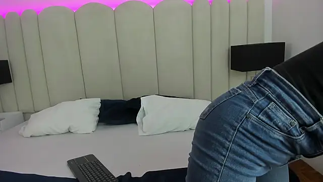 Snapshot of Alanha__ chatting on October 24, 2025, 4:42 am Alanha online show from October 24, 2025, 4:42 am