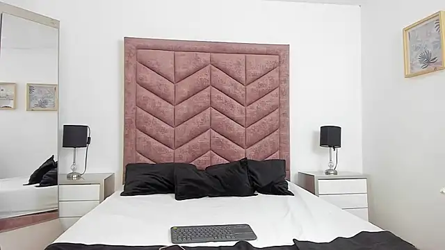 Snapshot of Alanha__ chatting on October 30, 2025, 3:41 am Alanha online show from October 30, 2025, 3:41 am