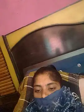 Snapshot of CWEETY-12 chatting on October 11, 2025, 7:18 am CWEETY-12 online show from October 11, 2025, 7:18 am