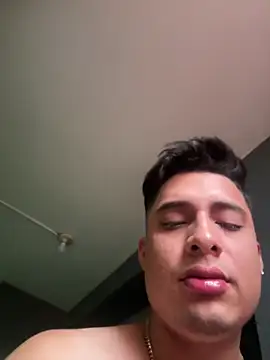 Snapshot of Darelzexxxxxx chatting on February 18, 2026, 11:11 pm Darelzexxxxxx online show from February 18, 2026, 11:11 pm