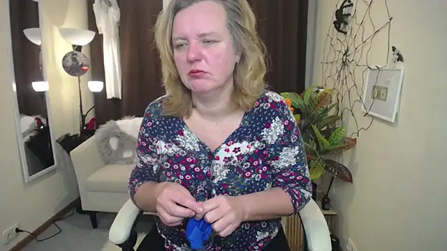 VestaWoody online show from November 1, 2025, 6:59 am