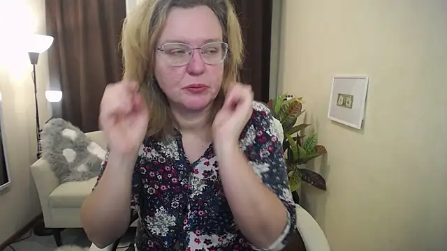 VestaWoody online show from November 13, 2025, 6:56 am