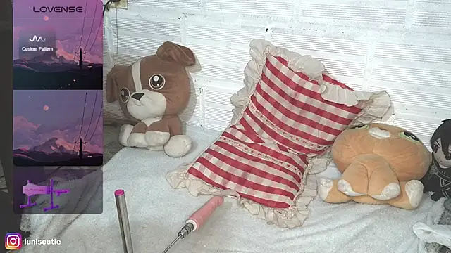 lunacutie online show from October 21, 2025, 7:36 pm