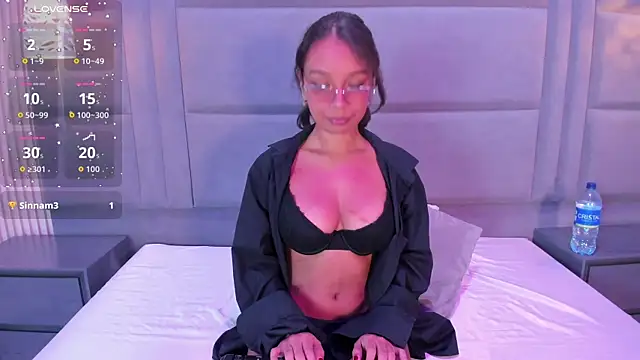 Snapshot of AliceJackkson chatting on October 17, 2025, 11:35 am AliceJackkson online show from October 17, 2025, 11:35 am