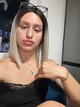 Snapshot of SelinaRosee chatting on October 4, 2025, 11:03 pm SelinaRosee online show from October 4, 2025, 11:03 pm