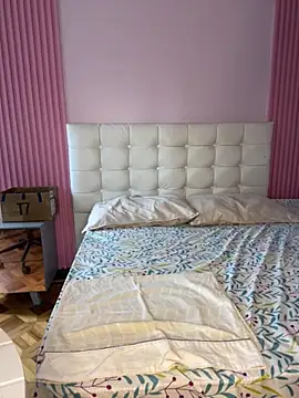 CharlotteMilf  online show from November 19, 2025, 1:11 pm