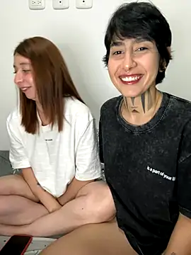 Snapshot of DaisyEmily chatting on October 19, 2025, 11:16 pm DaisyEmily online show from October 19, 2025, 11:16 pm