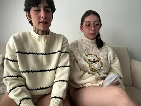 DaisyEmily online show from March 12, 2026, 9:43 pm