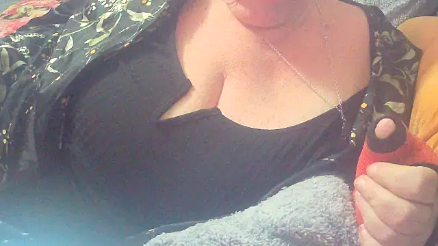 Snapshot of Playful_MILF_Demi chatting on October 22, 2025, 9:36 pm Playful MILF Demi online show from October 22, 2025, 9:36 pm