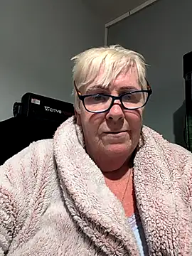 Snapshot of Playful_MILF_Demi chatting on October 23, 2025, 7:34 pm Playful MILF Demi online show from October 23, 2025, 7:34 pm