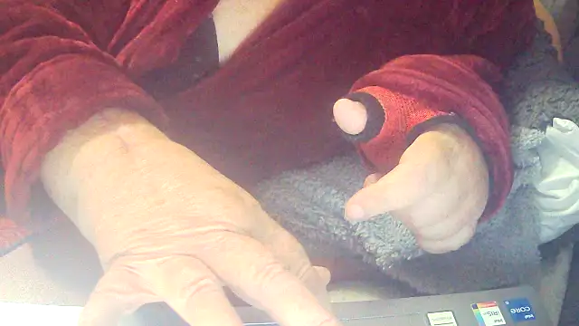 Snapshot of Playful_MILF_Demi chatting on October 29, 2025, 9:38 pm Playful MILF Demi online show from October 29, 2025, 9:38 pm