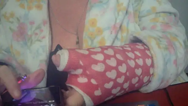 Snapshot of Playful_MILF_Demi chatting on November 10, 2025, 7:46 pm Playful MILF Demi online show from November 10, 2025, 7:46 pm