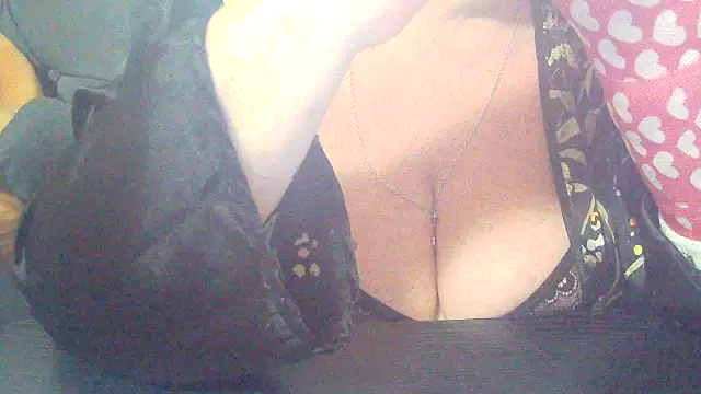 Snapshot of Playful_MILF_Demi chatting on November 11, 2025, 8:42 pm Playful MILF Demi online show from November 11, 2025, 8:42 pm