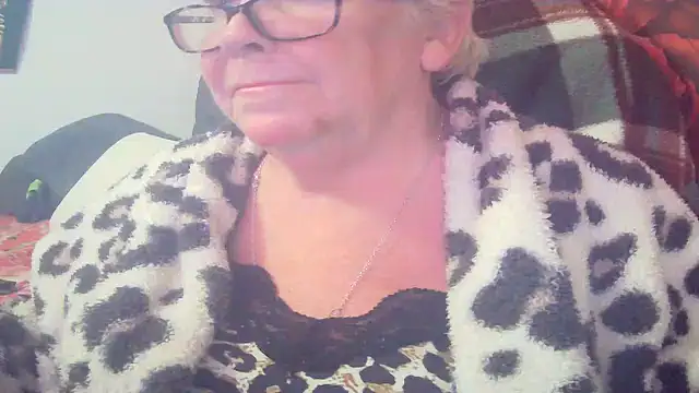 Snapshot of Playful_MILF_Demi chatting on April 28, 2026, 7:30 pm Playful MILF Demi online show from April 28, 2026, 7:30 pm
