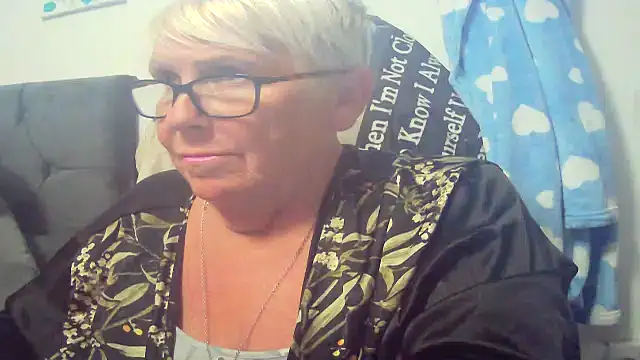 Playful MILF Demi online show from July 17, 2026, 8:35 pm