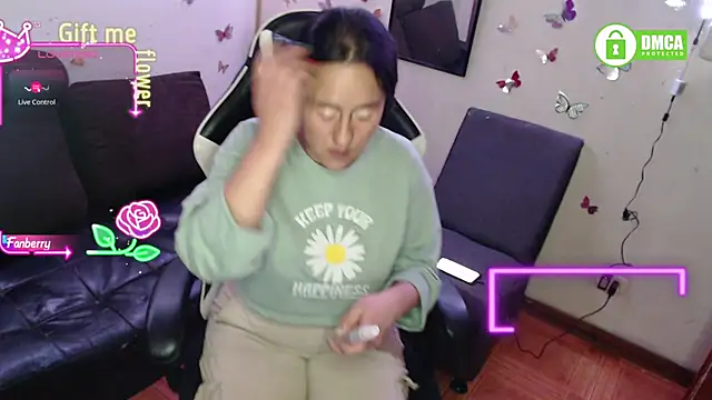 Snapshot of MelRaiise chatting on October 24, 2025, 11:01 pm MelRaiise online show from October 24, 2025, 11:01 pm