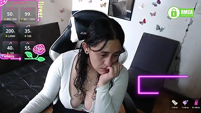 Snapshot of MelRaiise chatting on October 27, 2025, 11:47 am MelRaiise online show from October 27, 2025, 11:47 am