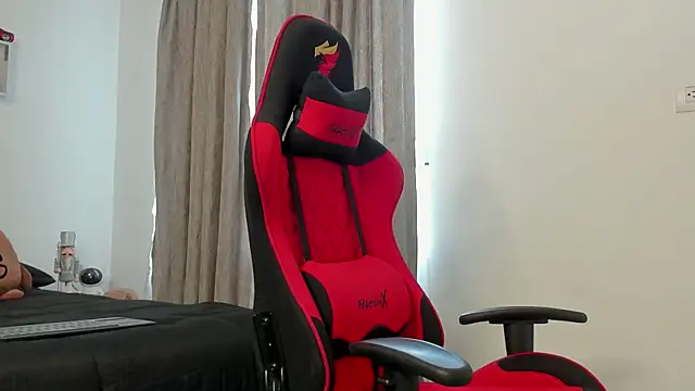 Snapshot of Ezzio_Scolaro chatting on October 7, 2025, 1:41 pm Ezzio Scolaro online show from October 7, 2025, 1:41 pm