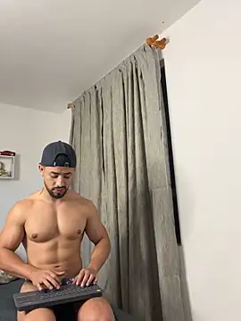 Snapshot of Ezzio_Scolaro chatting on October 23, 2025, 12:10 am Ezzio Scolaro online show from October 23, 2025, 12:10 am