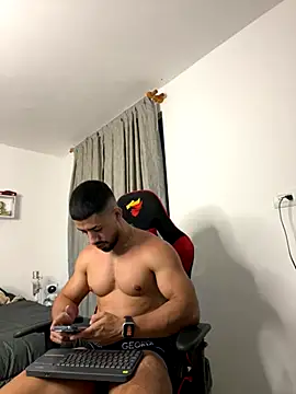 Snapshot of Ezzio_Scolaro chatting on October 25, 2025, 11:10 pm Ezzio Scolaro online show from October 25, 2025, 11:10 pm