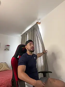 Snapshot of Ezzio_Scolaro chatting on November 6, 2025, 7:26 pm Ezzio Scolaro online show from November 6, 2025, 7:26 pm