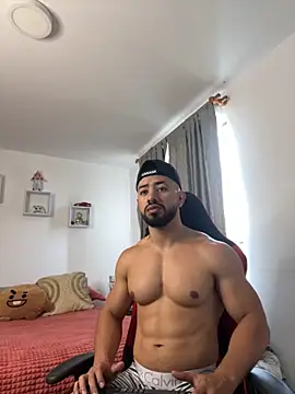 Snapshot of Ezzio_Scolaro chatting on November 15, 2025, 12:56 pm Ezzio Scolaro online show from November 15, 2025, 12:56 pm