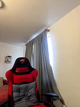 Ezzio Scolaro online show from December 2, 2025, 12:21 pm