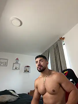 Ezzio Scolaro online show from March 3, 2026, 10:04 pm