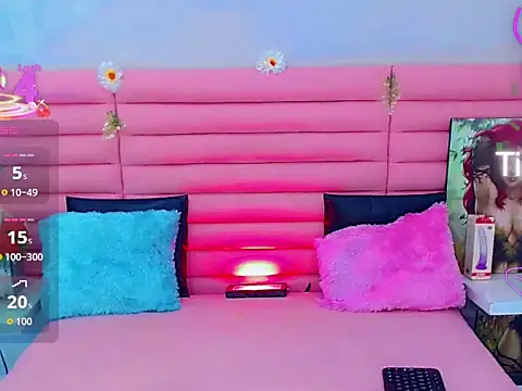 miss dania75 online show from November 15, 2025, 4:25 pm