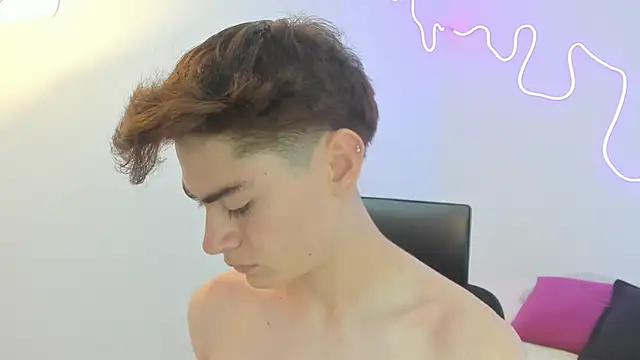 Sam Clark online show from November 6, 2025, 3:18 am