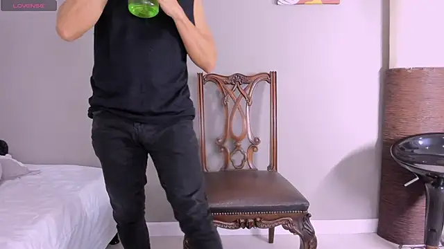 Snapshot of _axelking_ chatting on October 21, 2025, 11:44 am axelking online show from October 21, 2025, 11:44 am